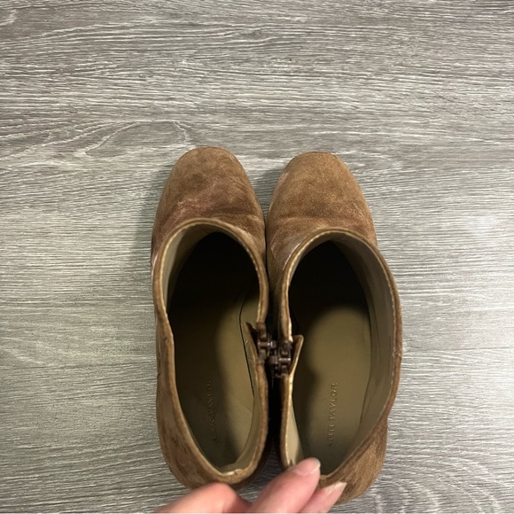 Ann Taylor Womens Tortoise Heel Ankle Boots Size 7.5 Brown Suede Side Zip Gold - Picture 7 of 9